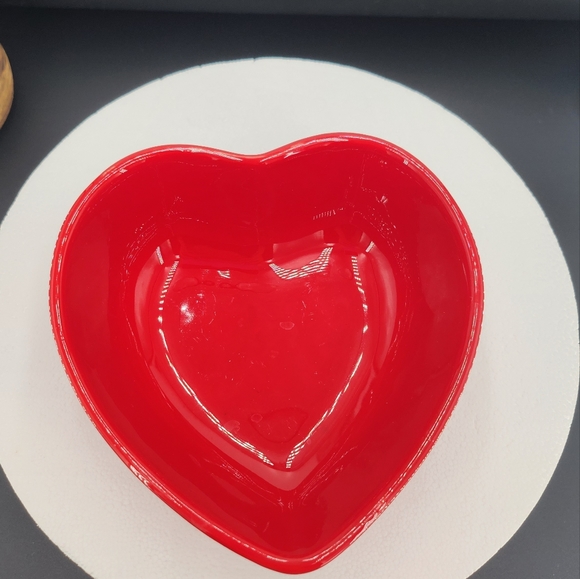 Terramoto Ceramic Heart shaped red dish with white dots - Picture 4 of 5